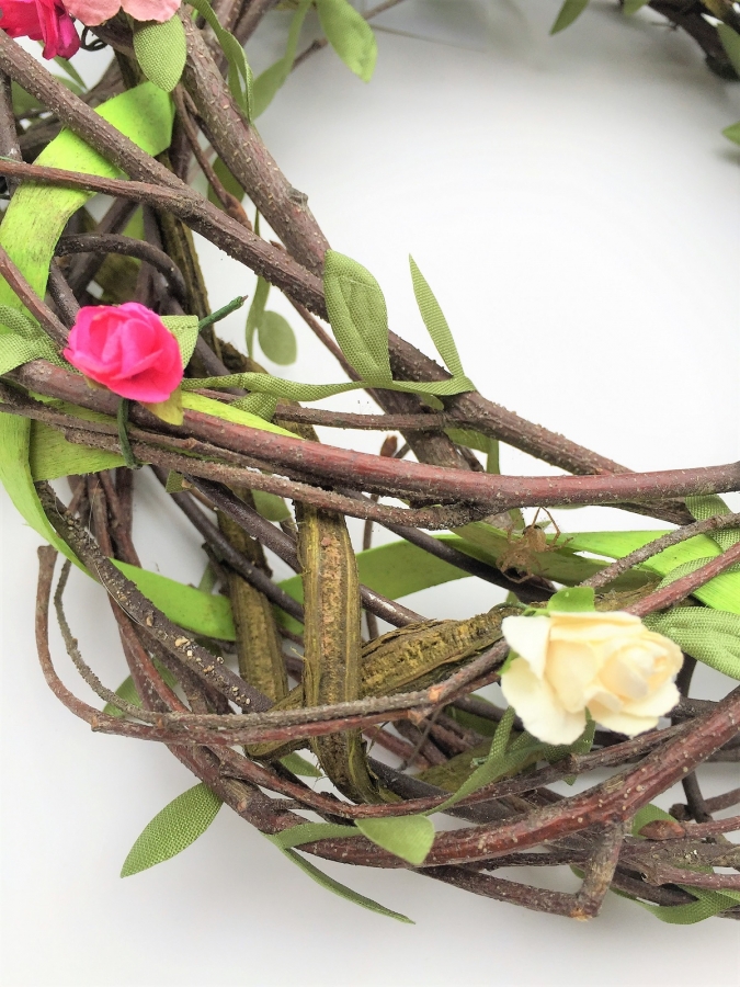 Kranz aus Naturzweigen mit Blüten, 25 cm